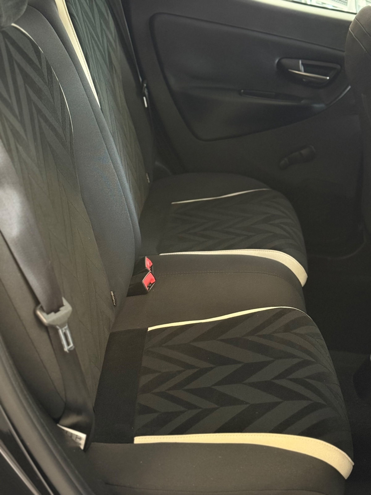 Lancia Ypsilon 0.9 TwinAir 85 CV 5 porte Metano Ecochic Silver (11)