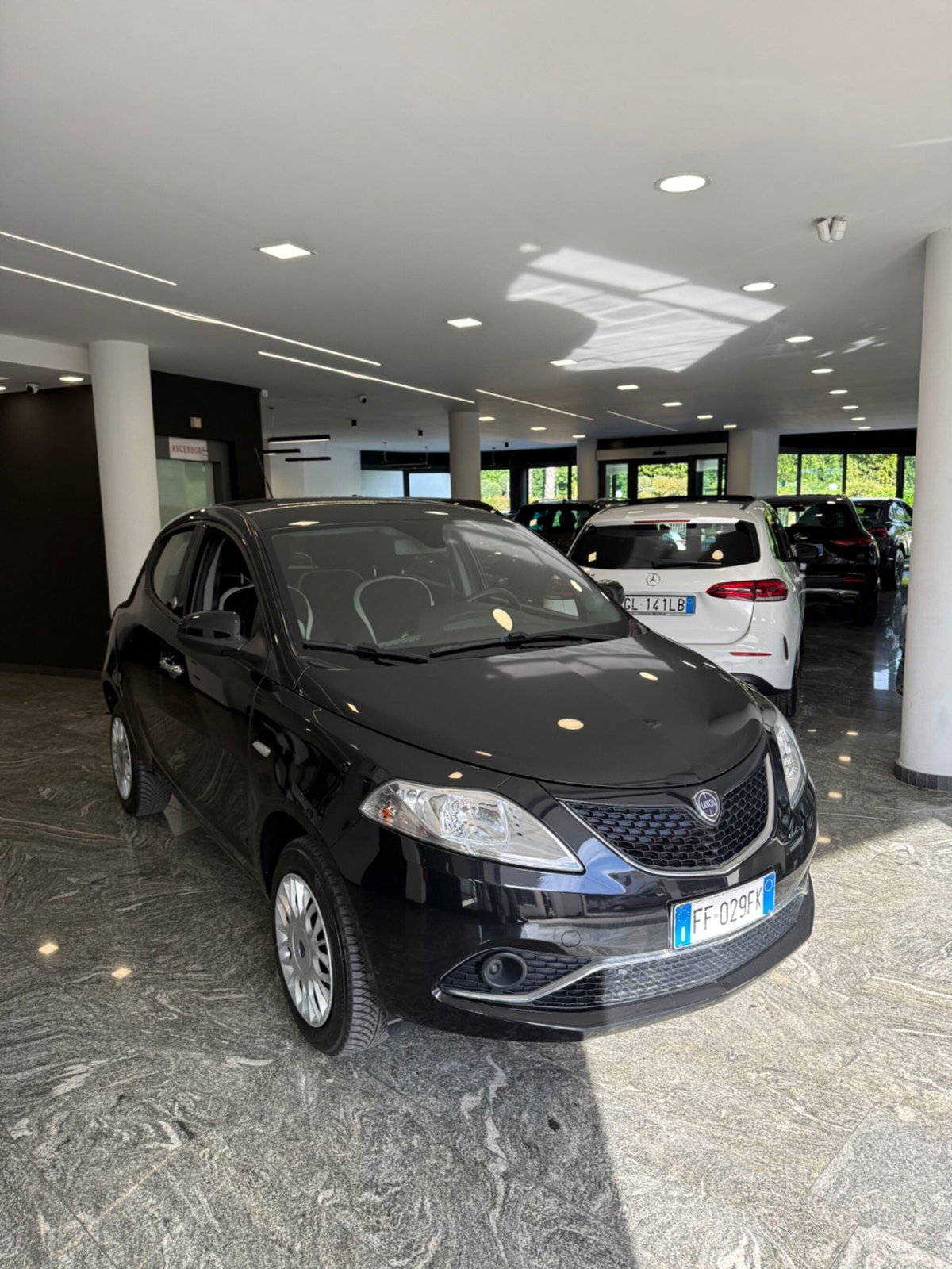 Lancia Ypsilon 0.9 TwinAir 85 CV 5 porte Metano Ecochic Silver (3)