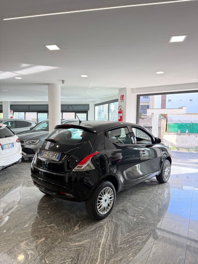 Lancia Ypsilon 0.9 TwinAir 85 CV 5 porte Metano Ecochic Silver (6)