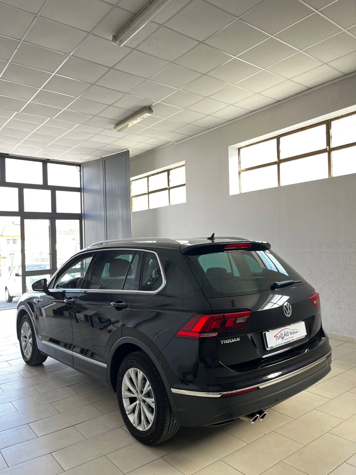Volkswagen Tiguan 1.6 TDI SCR Business BlueMotion Technology (5)