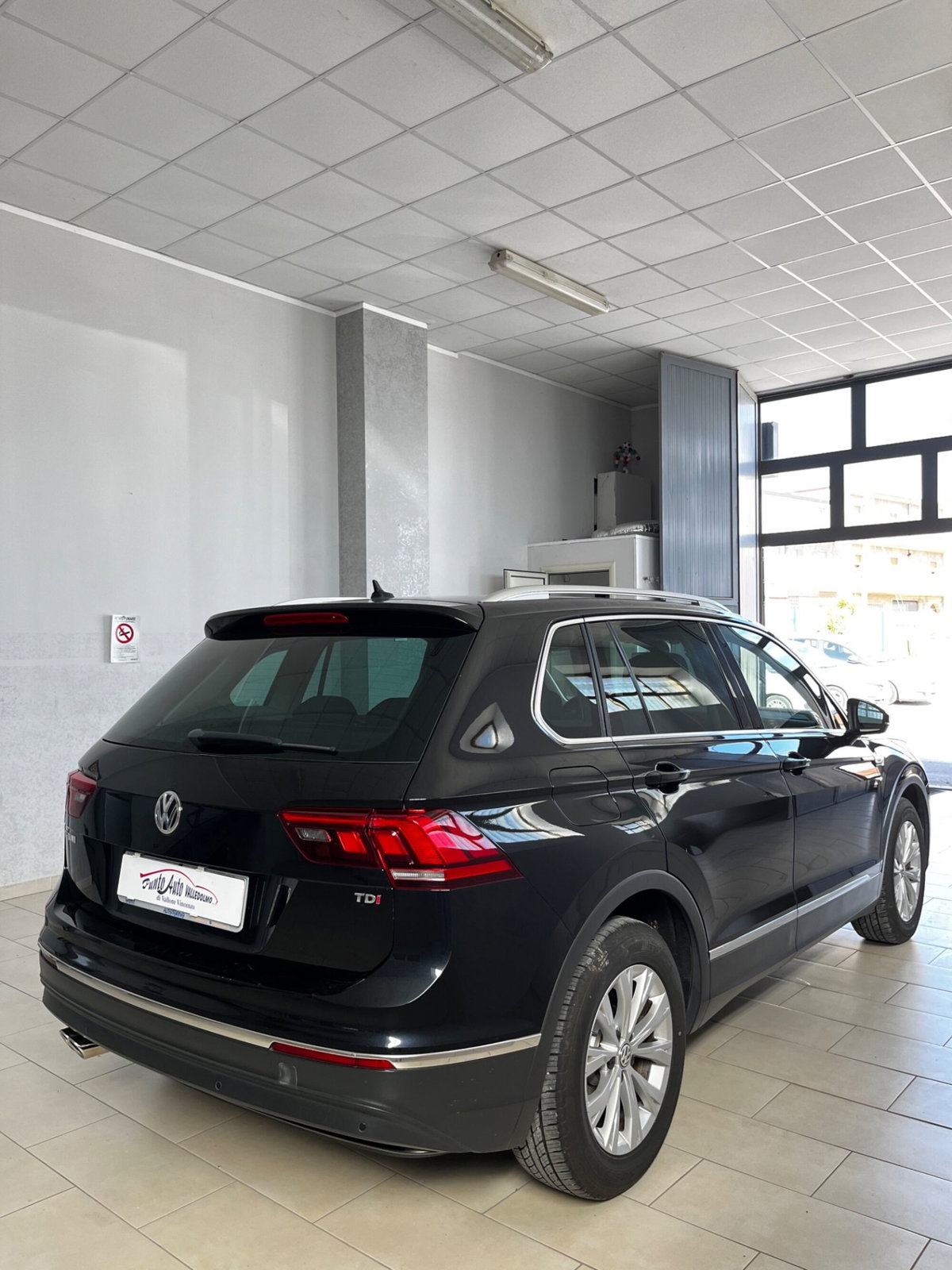 Volkswagen Tiguan 1.6 TDI SCR Business BlueMotion Technology (7)