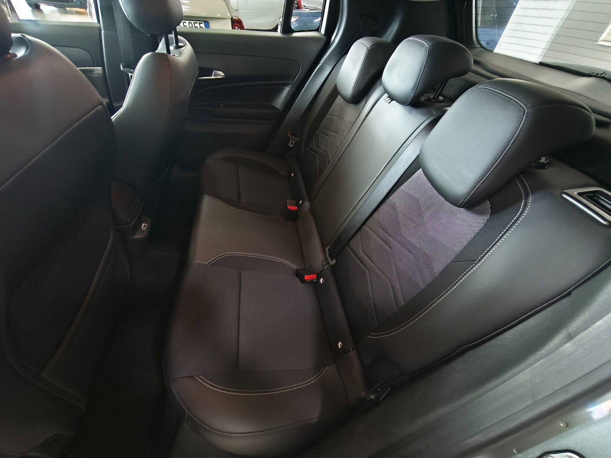 Jeep Avenger 1.2 turbo Altitude fwd 100cv (10)