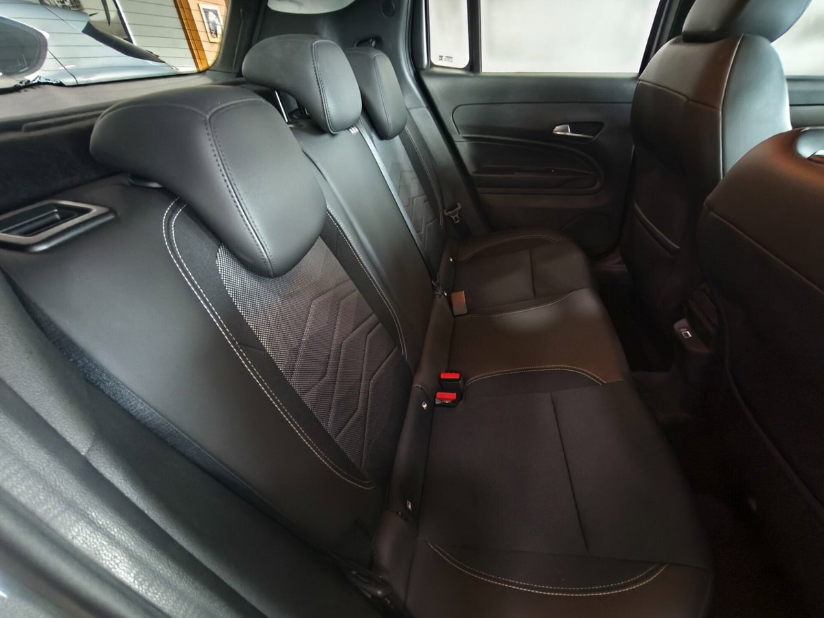 Jeep Avenger 1.2 turbo Altitude fwd 100cv (13)