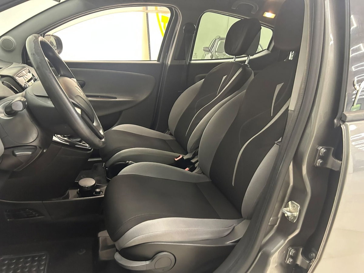 Lancia Ypsilon 1.3 MJT 16V 95 CV 5 porte S&S Gold (7)