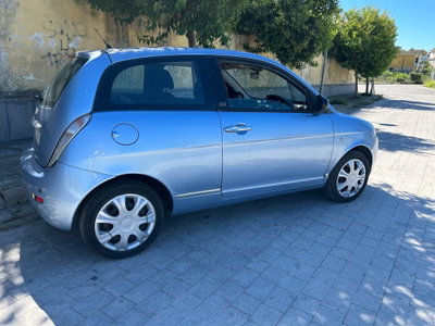 Lancia Ypsilon 1.2 69 CV Unyca (4)