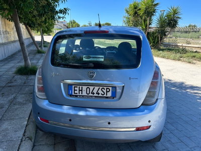 Lancia Ypsilon 1.2 69 CV Unyca (5)