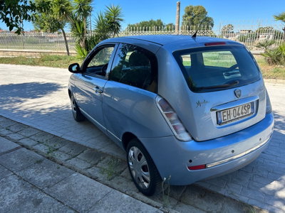 Lancia Ypsilon 1.2 69 CV Unyca (6)
