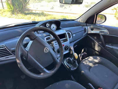 Lancia Ypsilon 1.2 69 CV Unyca (9)