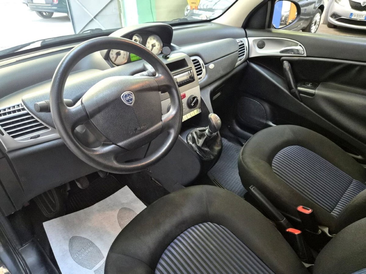 Lancia Ypsilon 1.2 Argento (10)
