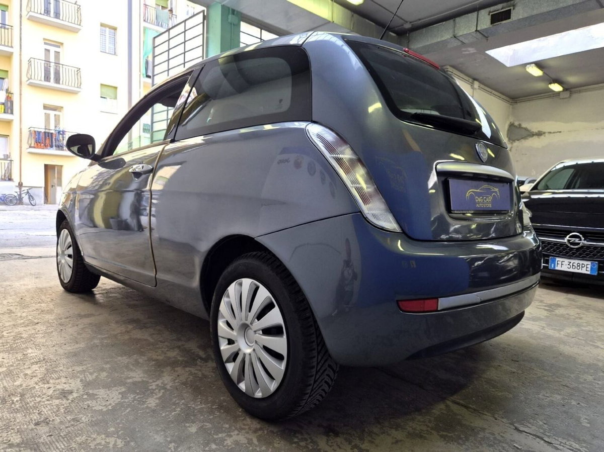 Lancia Ypsilon 1.2 Argento (4)