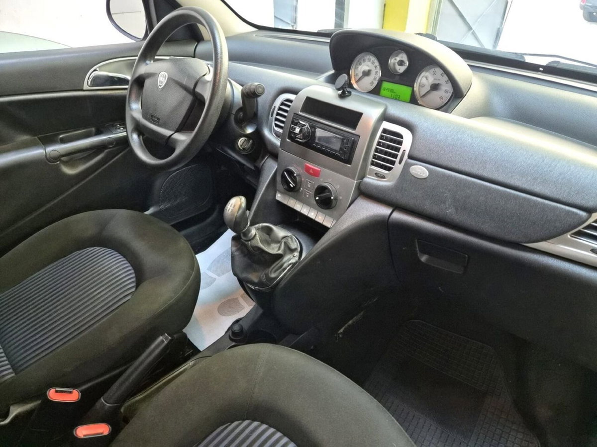 Lancia Ypsilon 1.2 Argento (7)