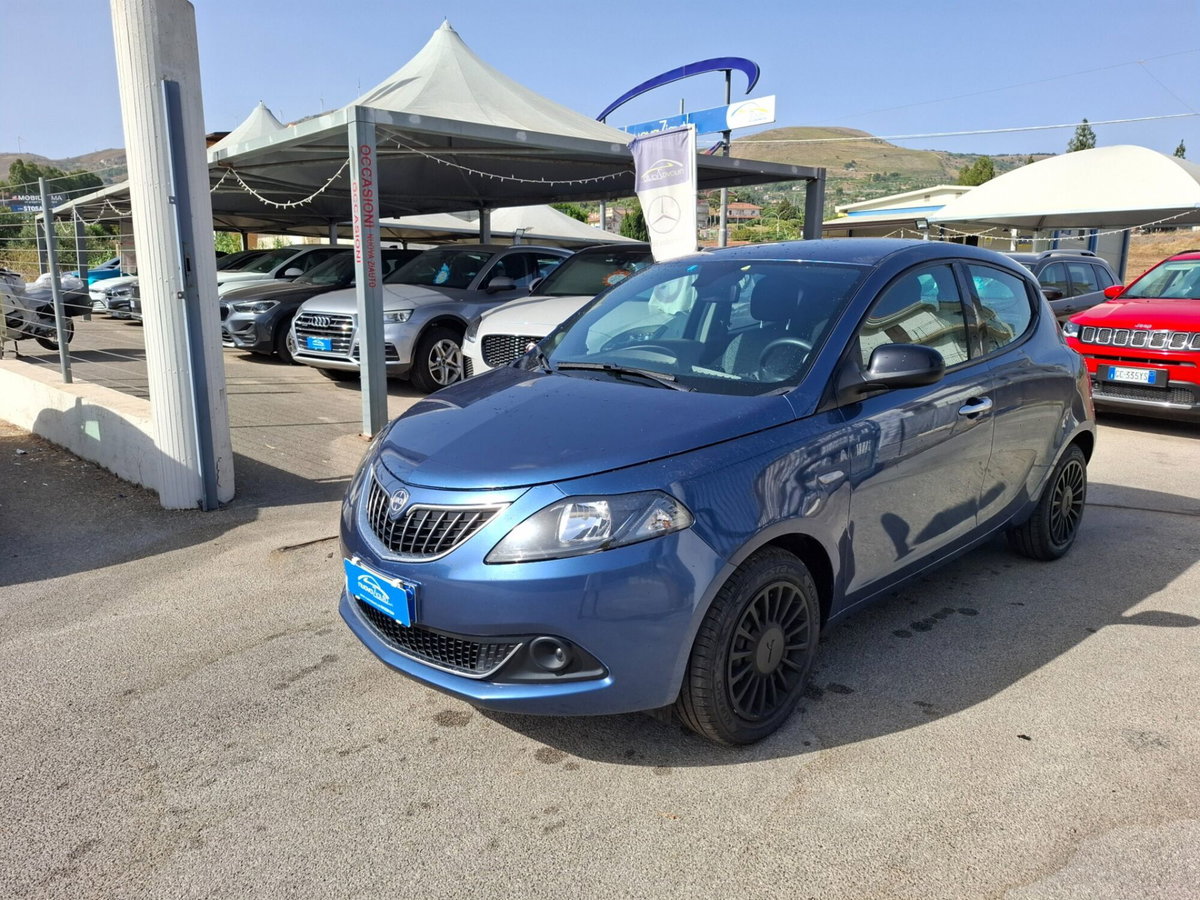 Lancia Ypsilon 1.0 FireFly 5 porte S&S Hybrid Ecochic Silver