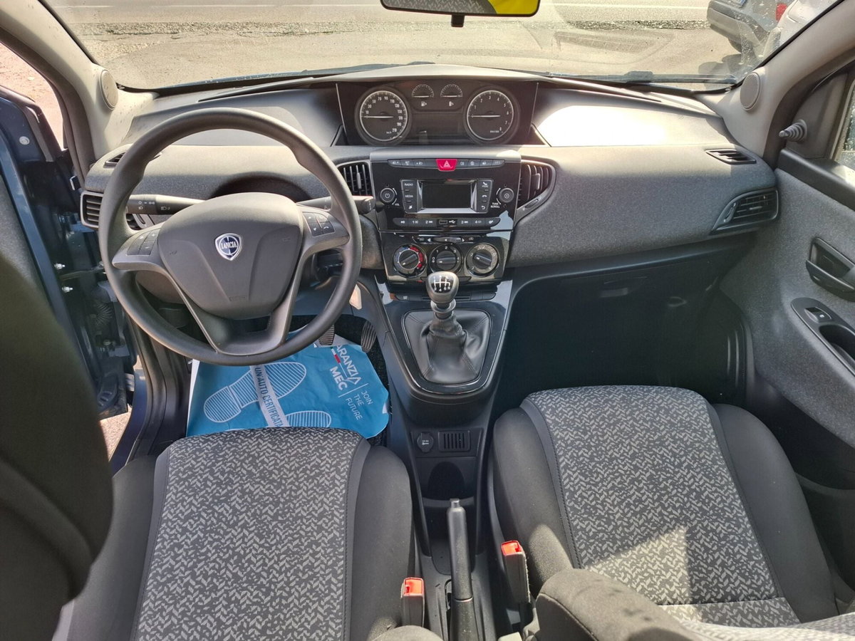 Lancia Ypsilon 1.0 FireFly 5 porte S&S Hybrid Ecochic Silver (5)