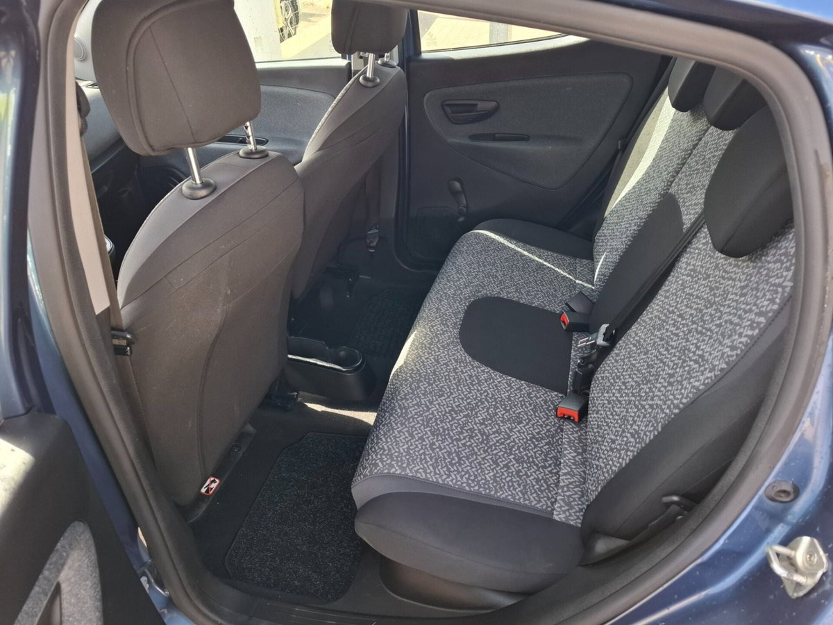Lancia Ypsilon 1.0 FireFly 5 porte S&S Hybrid Ecochic Silver (6)