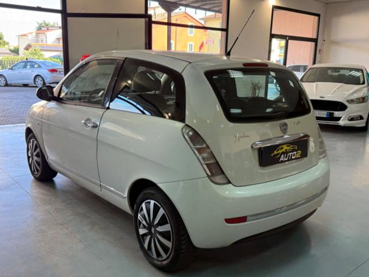 Lancia Ypsilon 1.3 MJT 75 CV Diva (11)