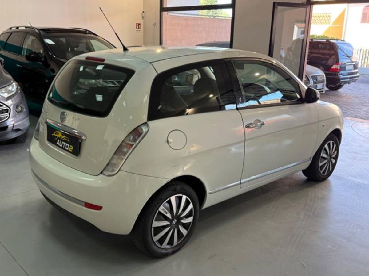 Lancia Ypsilon 1.3 MJT 75 CV Diva (9)