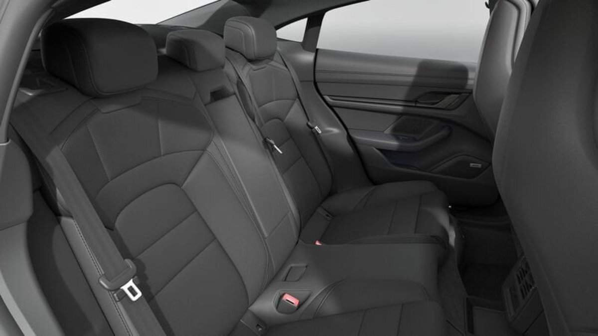 Porsche Taycan 4 Black Edition (10)