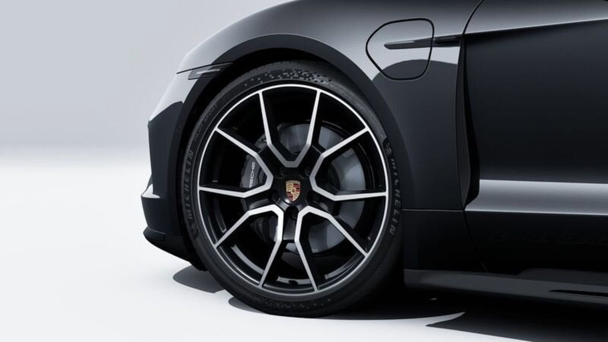 Porsche Taycan 4 Black Edition (2)