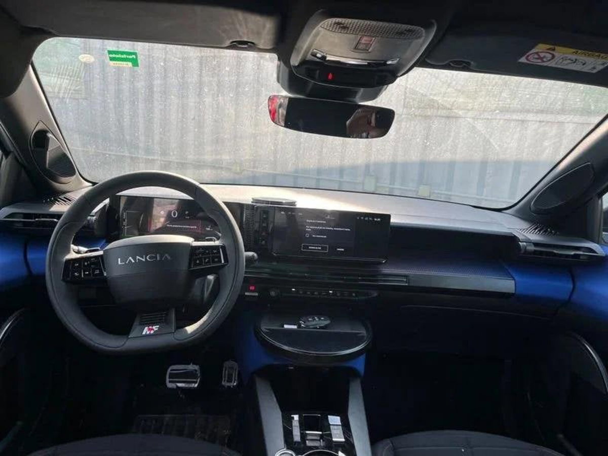 Lancia Ypsilon 1.2 mhev HF Line 110cv e-dct (13)