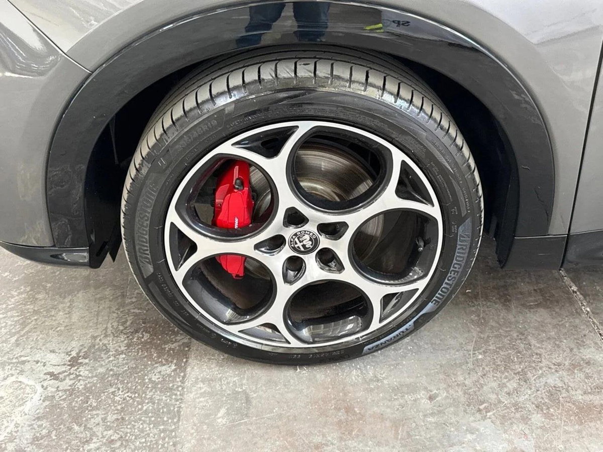 Alfa Romeo Tonale 1.6 Veloce 130cv tct6 (16)