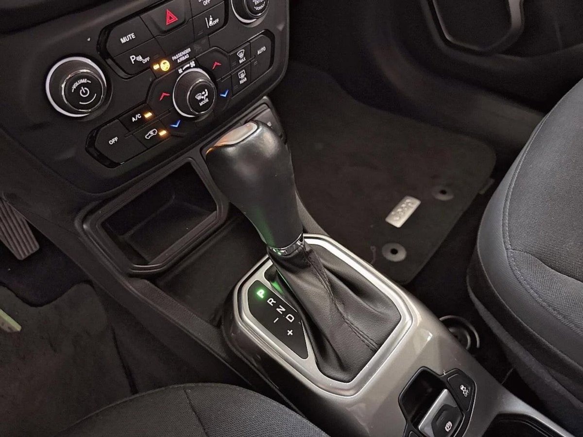 Jeep Renegade 1.5 Turbo T4 MHEV Limited (14)