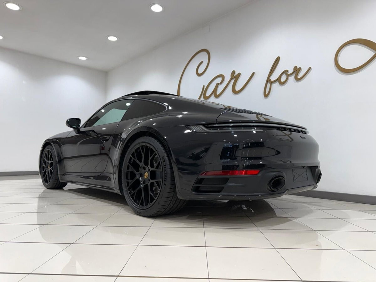Porsche 911 Coupé Carrera 4S (5)