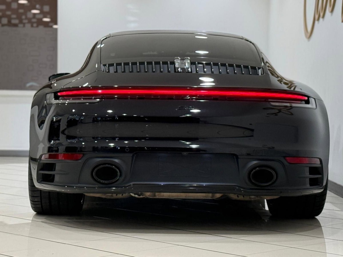 Porsche 911 Coupé Carrera 4S (6)