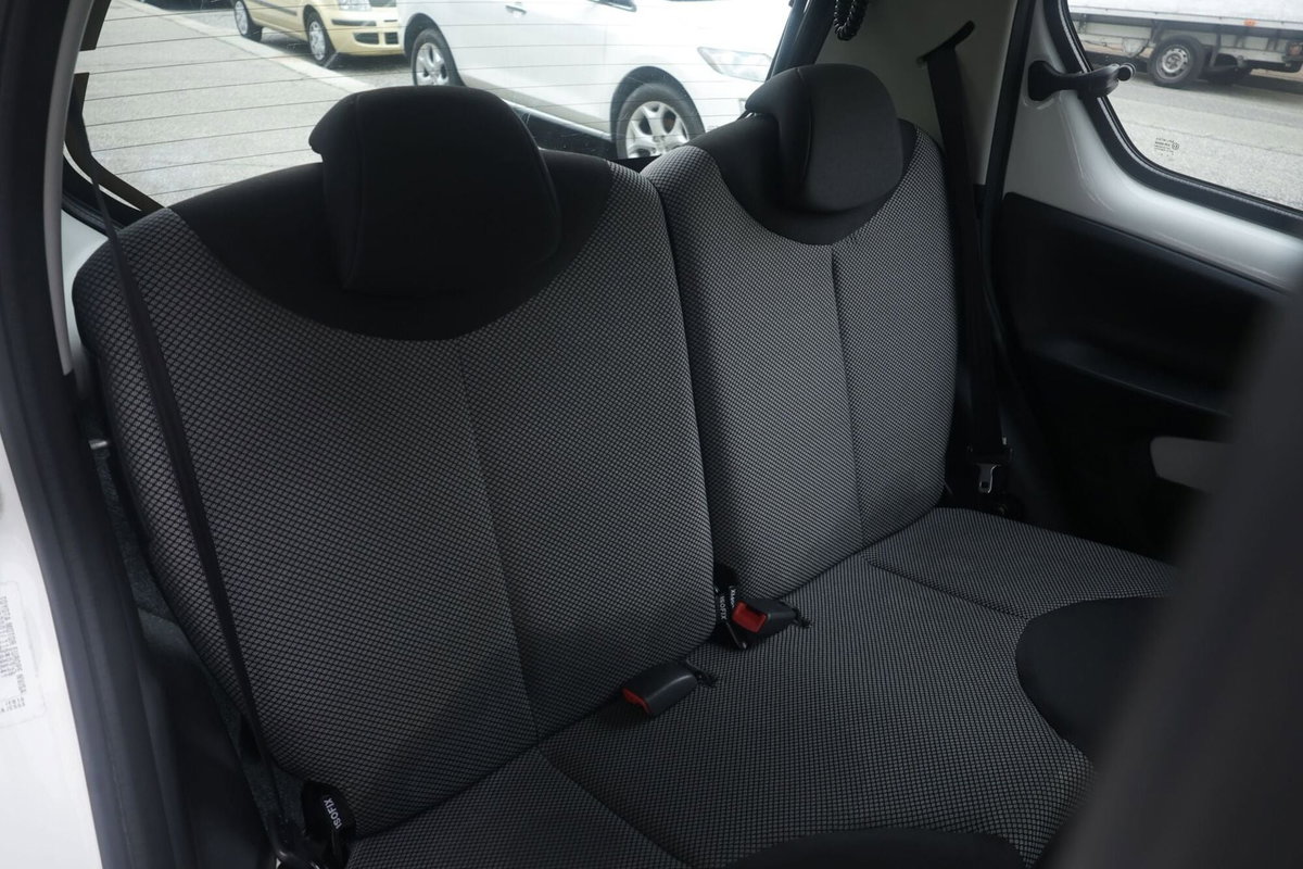 Toyota Aygo 1.0 12V VVT-i 5 porte Active Connect (12)