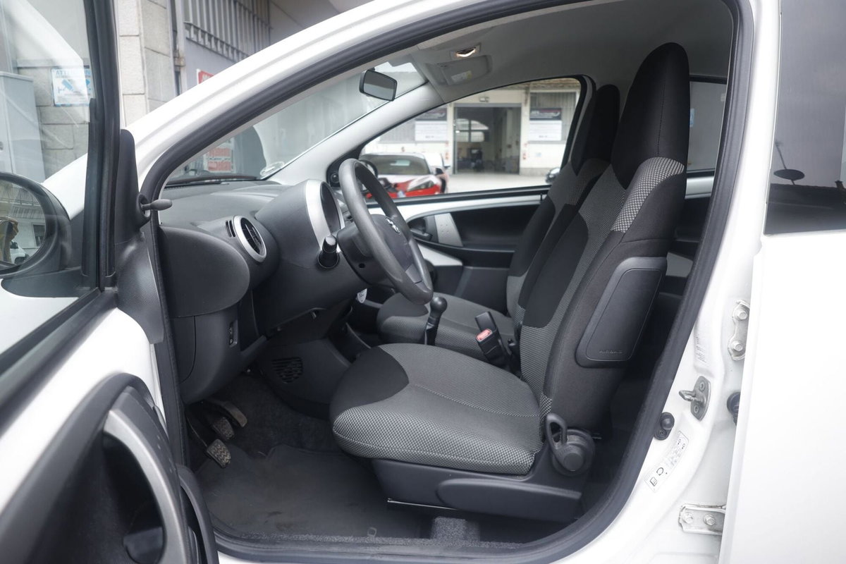 Toyota Aygo 1.0 12V VVT-i 5 porte Active Connect (17)