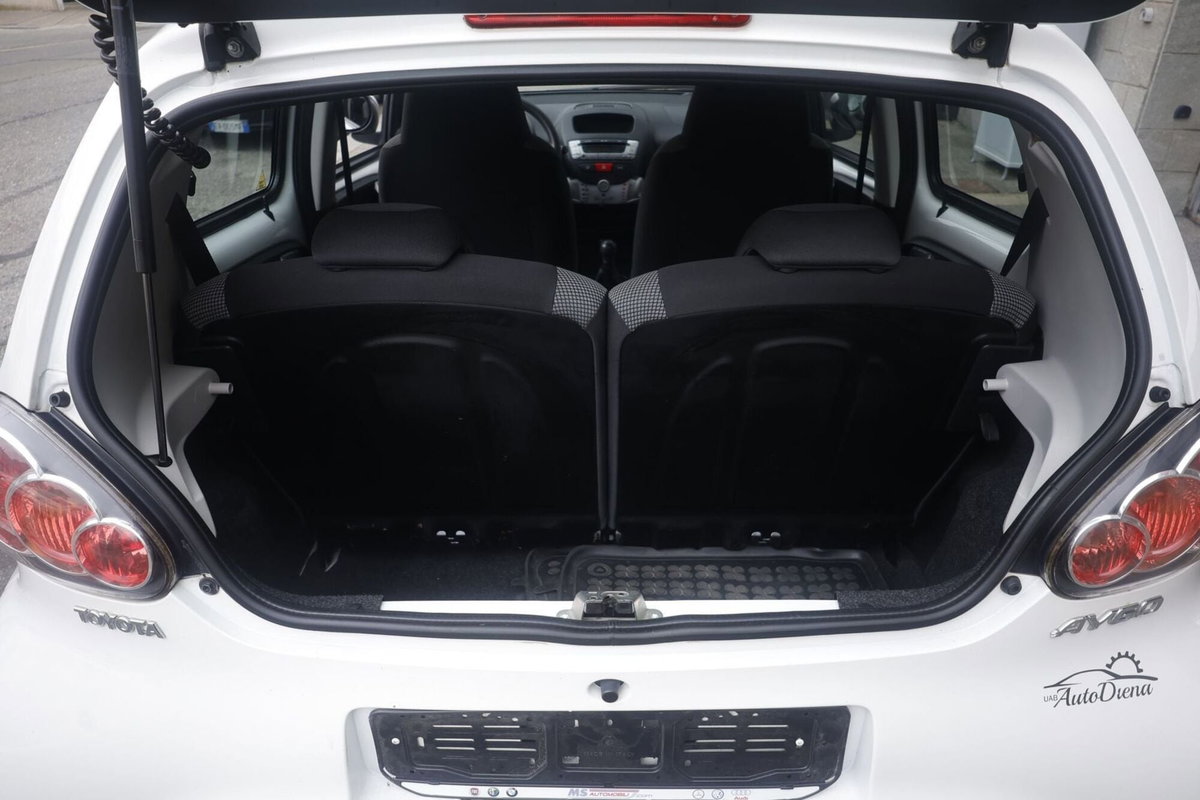 Toyota Aygo 1.0 12V VVT-i 5 porte Active Connect (18)