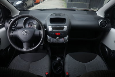 Toyota Aygo 1.0 12V VVT-i 5 porte Active Connect (2)
