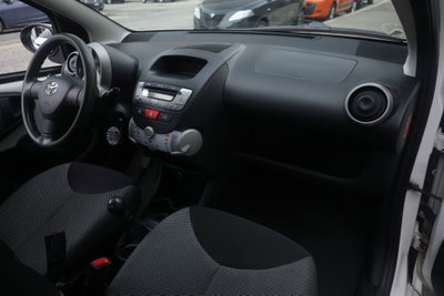 Toyota Aygo 1.0 12V VVT-i 5 porte Active Connect (8)
