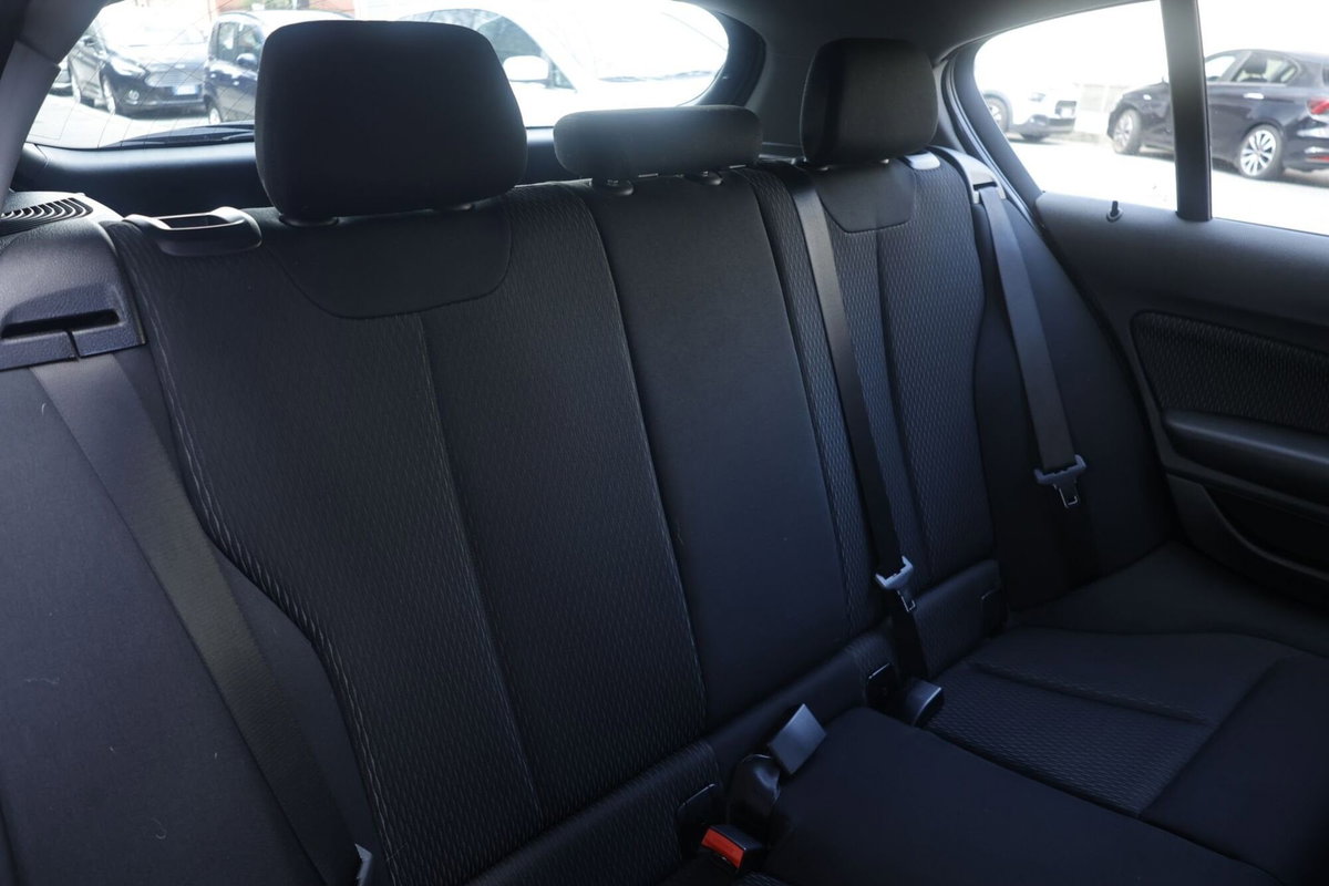 BMW Serie 1 5p. 118d 5p. Business (12)