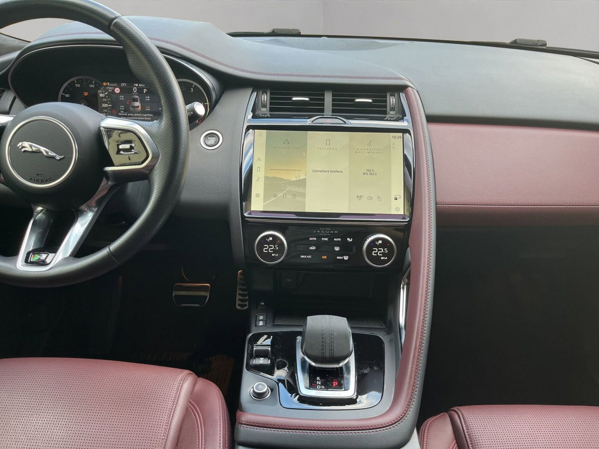 Jaguar E-Pace 1.5 i3 mhev R-Dynamic HSE fwd 160cv auto (17)