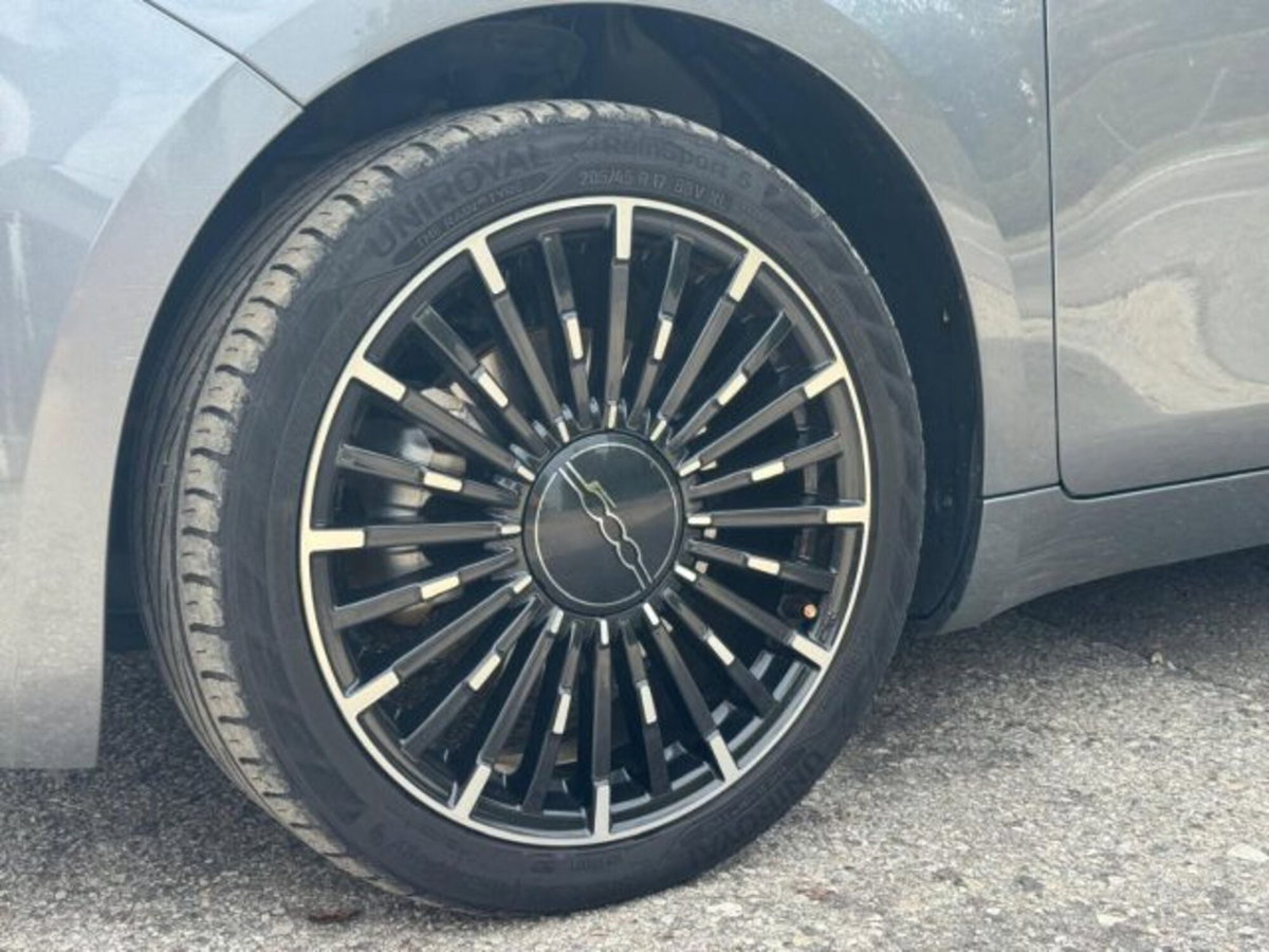 Fiat 500e Passion Berlina 42 kWh (7)