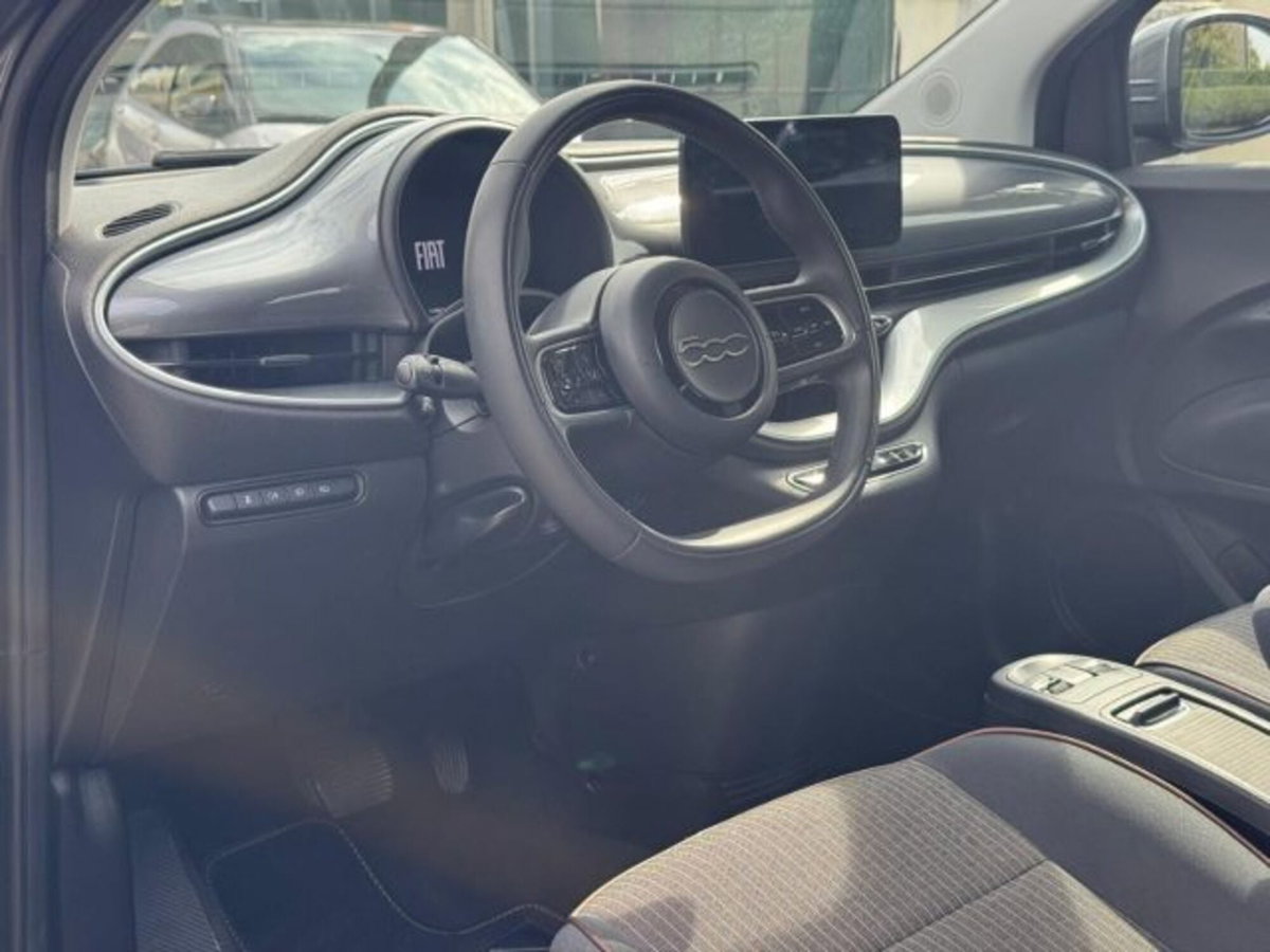 Fiat 500e Passion Berlina 42 kWh (9)