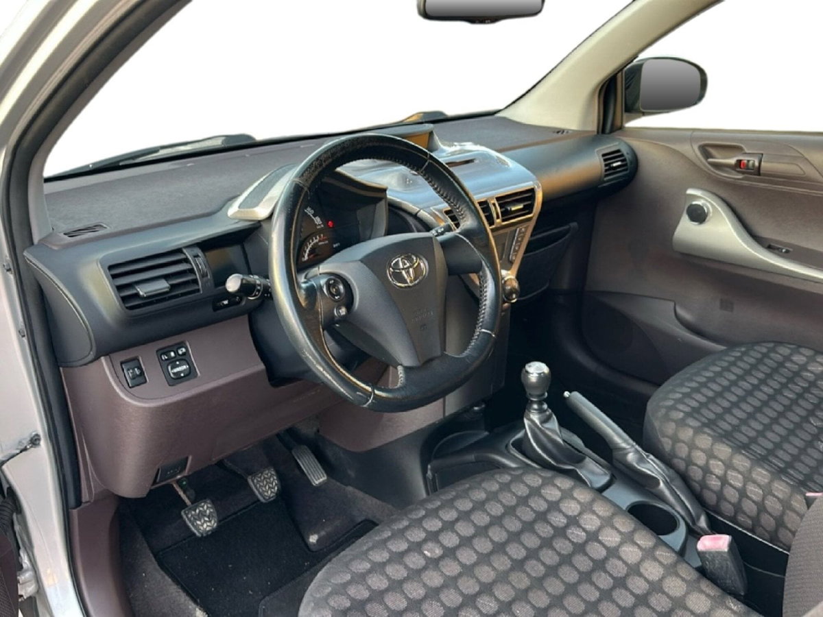 Toyota iQ 1.0 Sol (10)