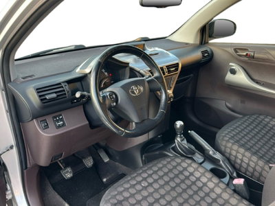 Toyota iQ 1.0 Sol (10)