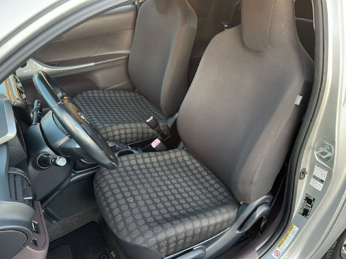 Toyota iQ 1.0 Sol (11)