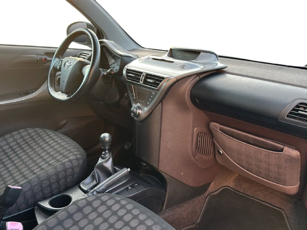 Toyota iQ 1.0 Sol (13)