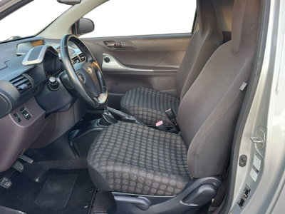 Toyota iQ 1.0 Sol (9)
