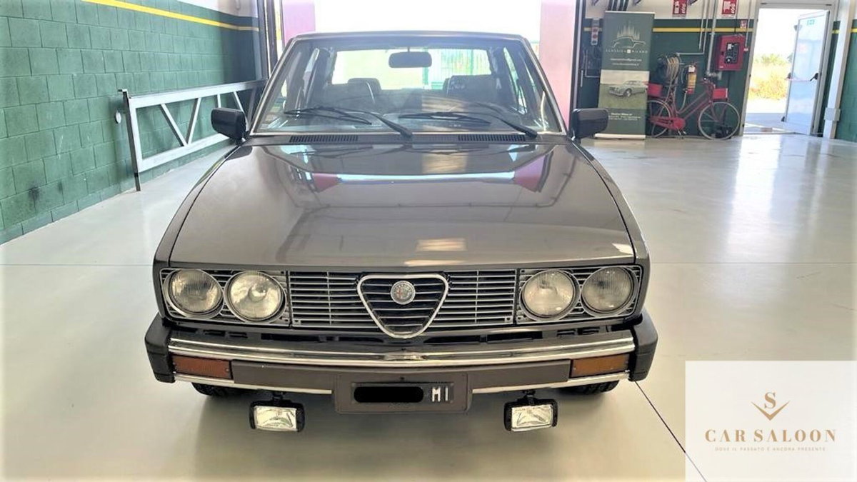 Alfa Romeo Alfetta 2.0i Quadrifoglio Oro (2)