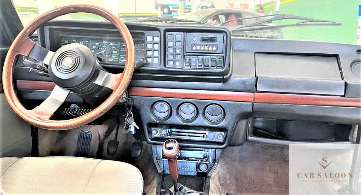 Alfa Romeo Alfetta 2.0i Quadrifoglio Oro (7)