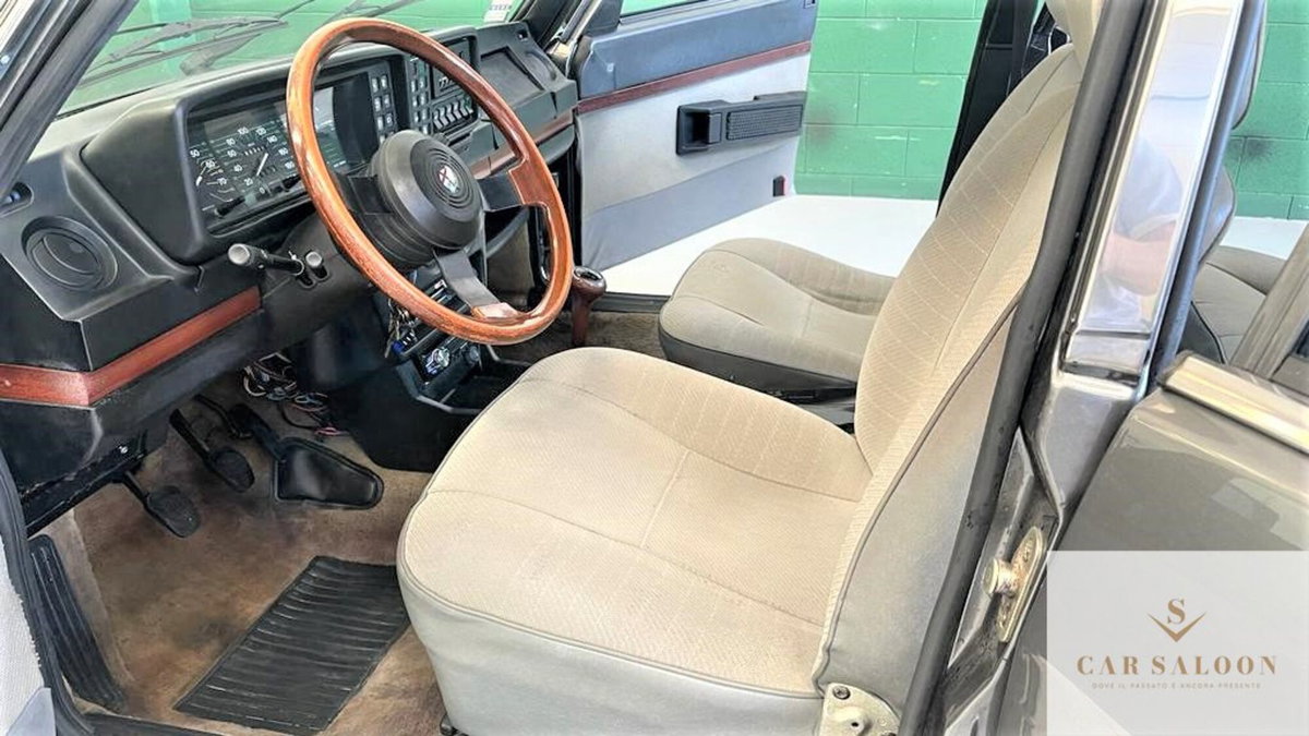 Alfa Romeo Alfetta 2.0i Quadrifoglio Oro (8)