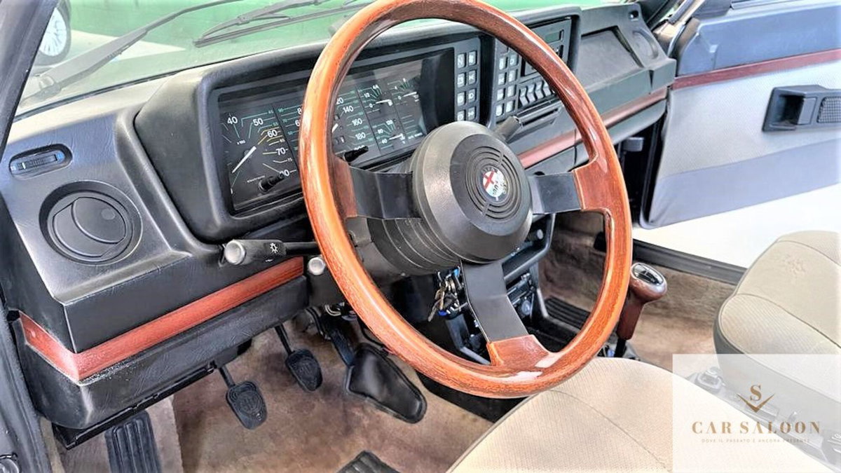 Alfa Romeo Alfetta 2.0i Quadrifoglio Oro (9)