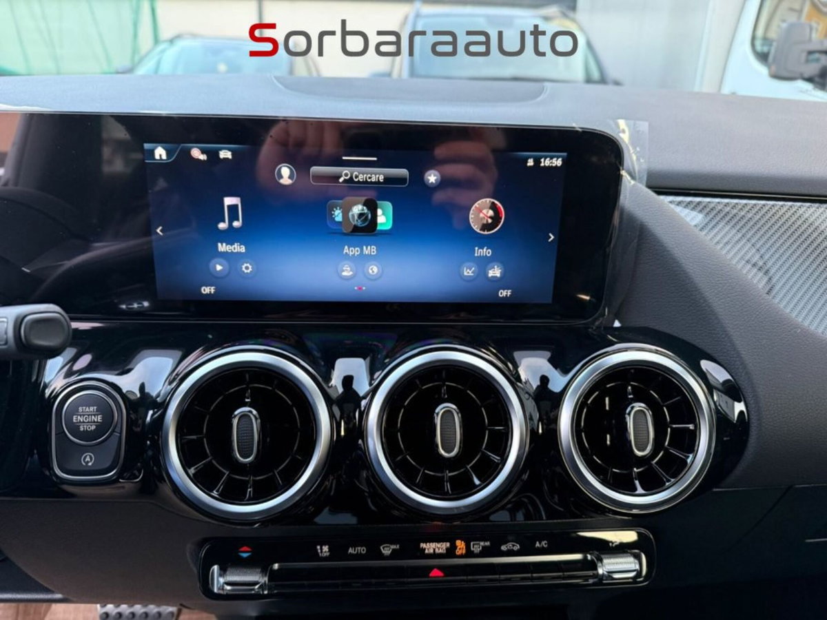 Mercedes-Benz GLA SUV Elettrica 200 AMG Line Premium (18)