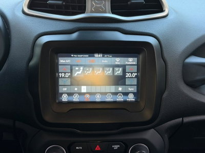 Jeep Renegade 1.3 T4 DDCT Limited (13)