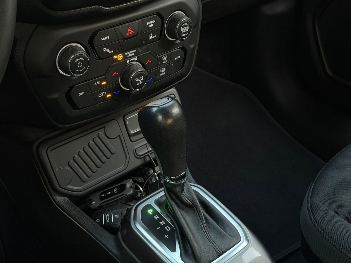 Jeep Renegade 1.3 T4 DDCT Limited (16)