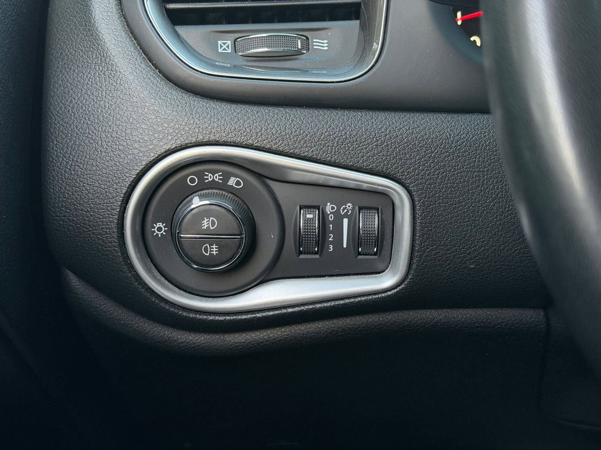 Jeep Renegade 1.3 T4 DDCT Limited (14)