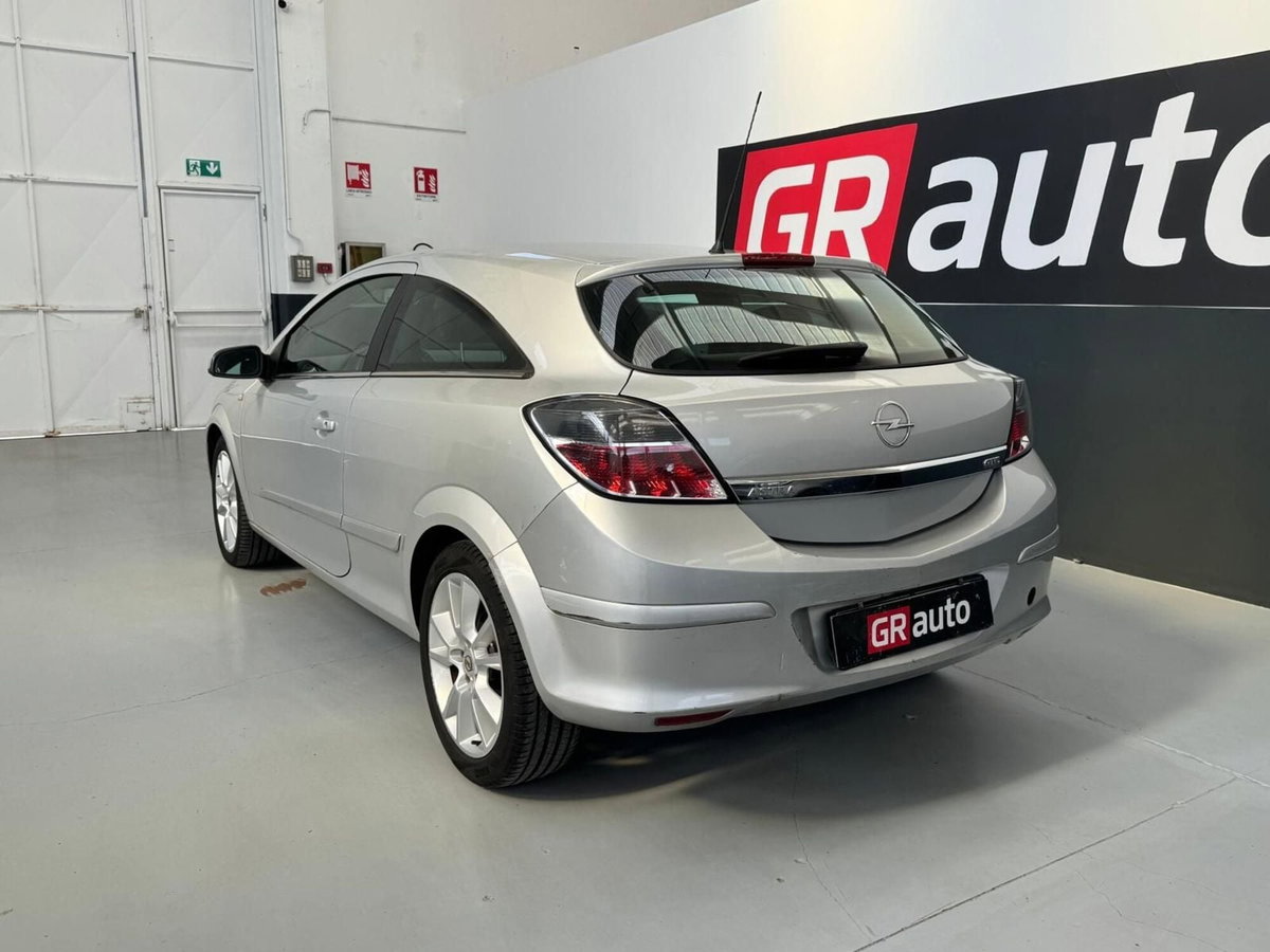 Opel Astra GTC 1.9 CDTI 120CV 3 porte aut. Cosmo (10)